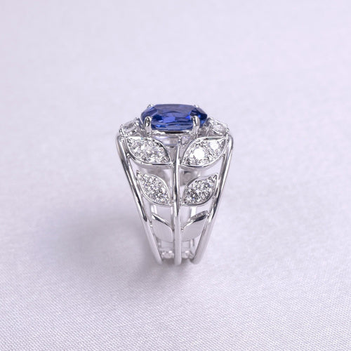 Coralie van Caloen Luxury Fine Jewellery Brussels - botanical, blue sapphire, diamonds