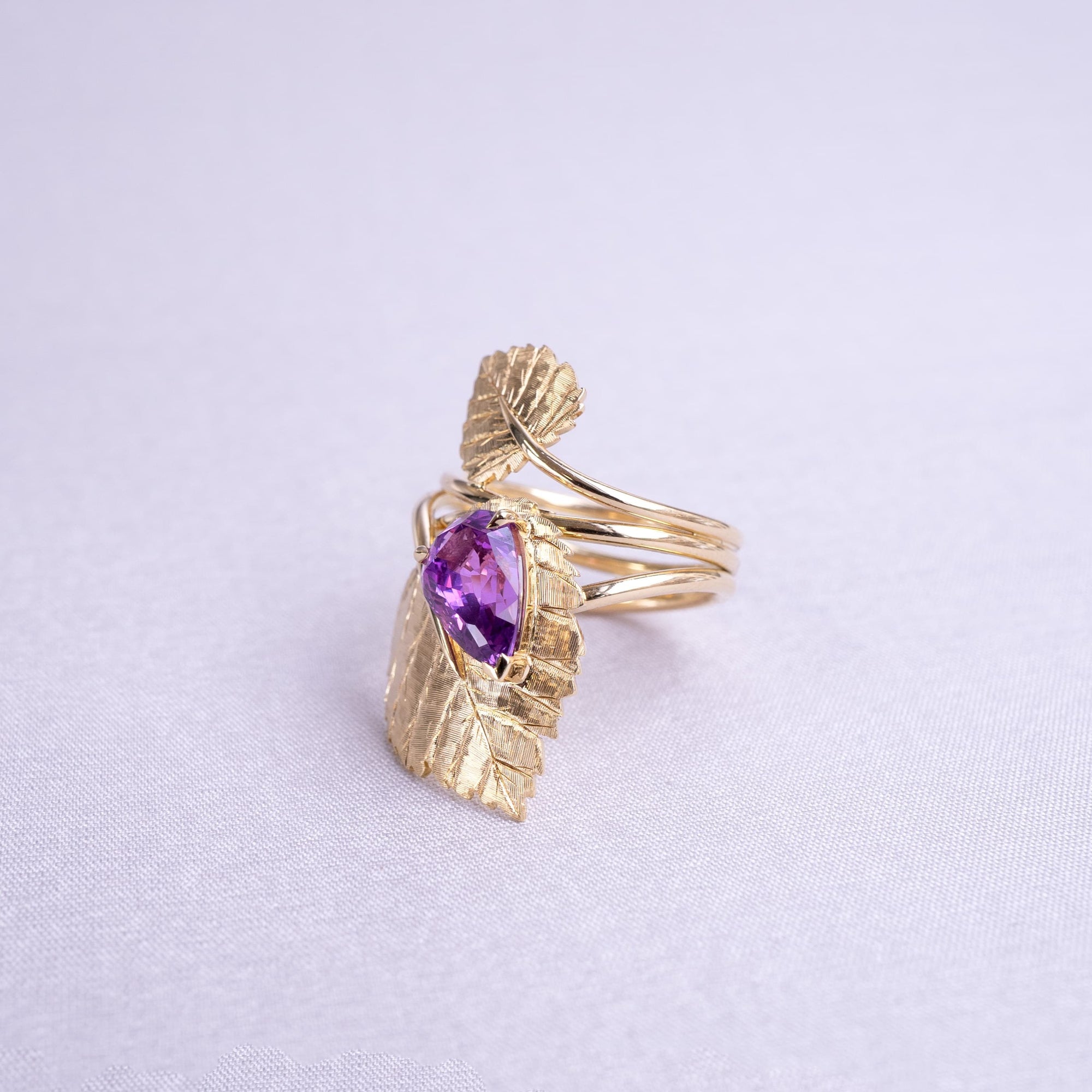 Coralie van Caloen Luxury Fine Jewellery Brussels - botanical, purple sapphire