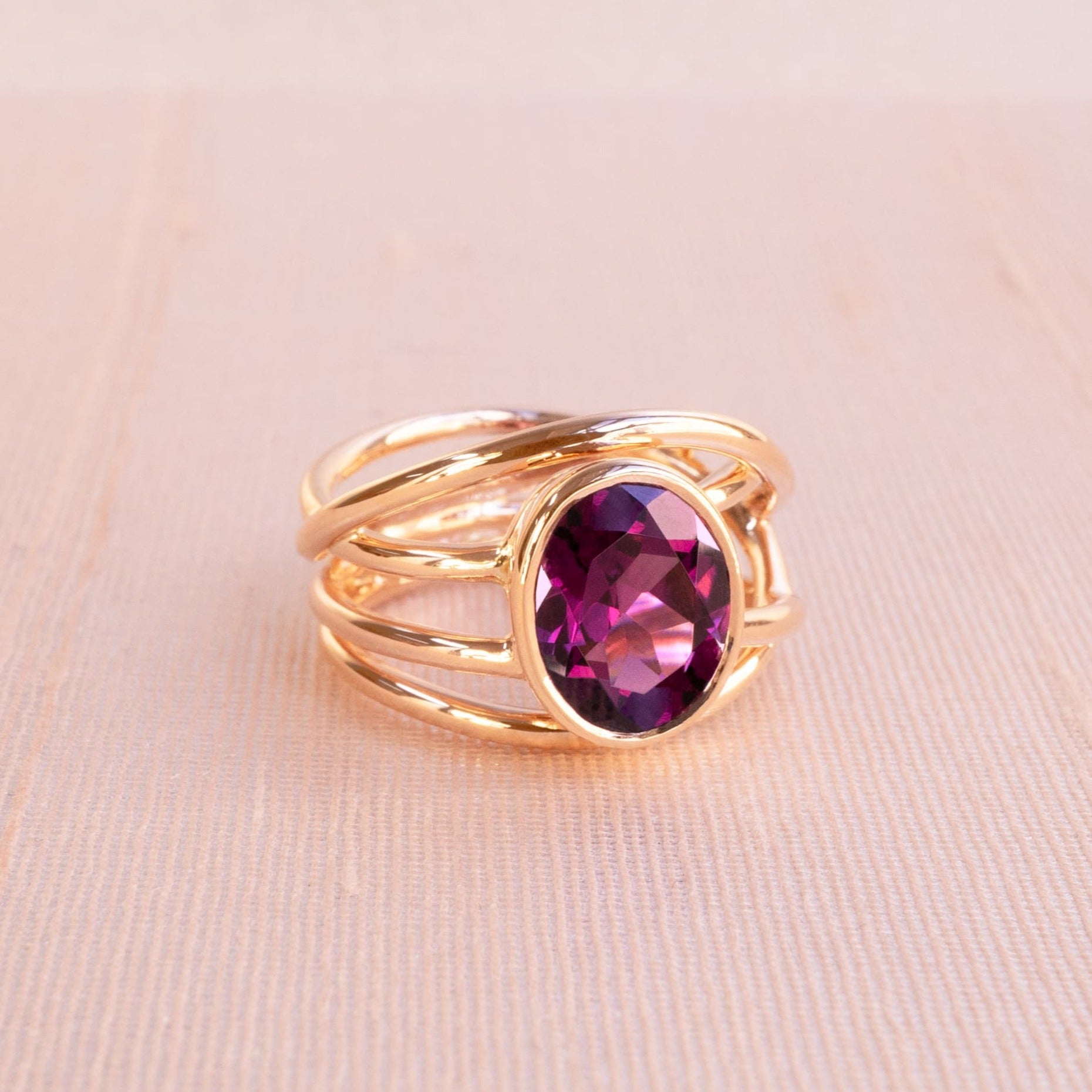 Coralie van Caloen Luxury Fine Jewellery Brussels - Cordes Ring, Garnet