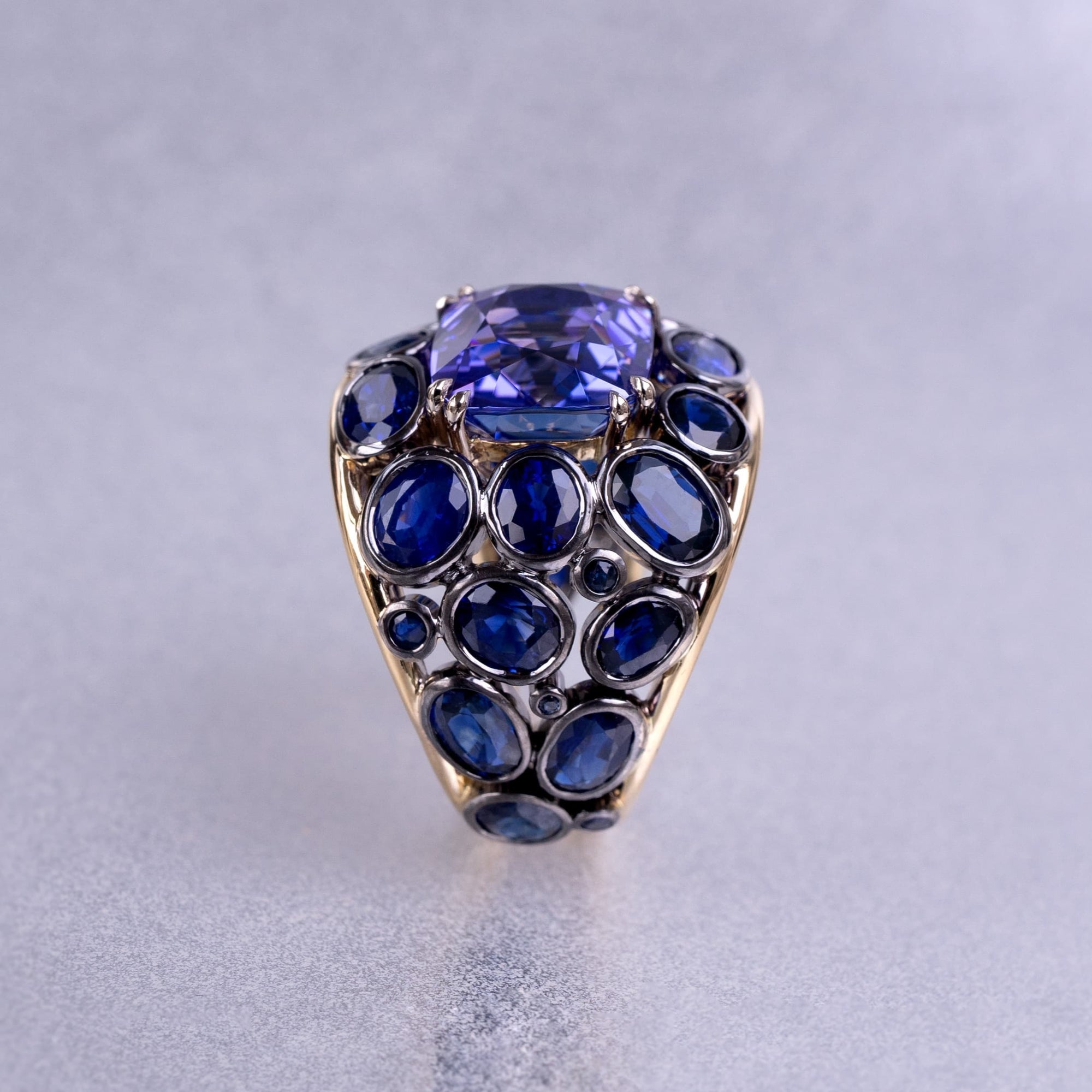 Coralie van Caloen Luxury Fine Jewellery Brussels - Cocktail Ring, Tanzanite, Sapphires