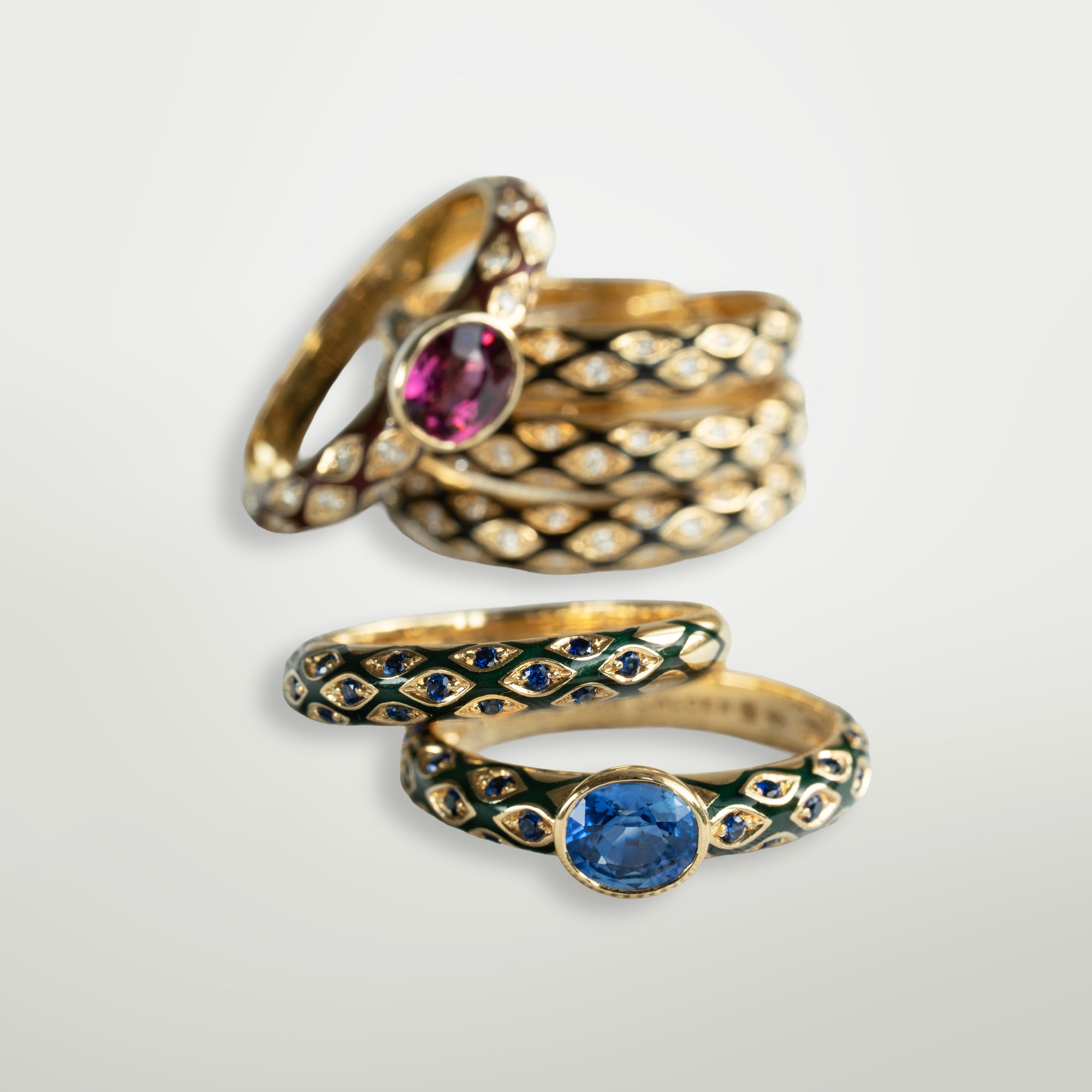 Serpent ring sapphires