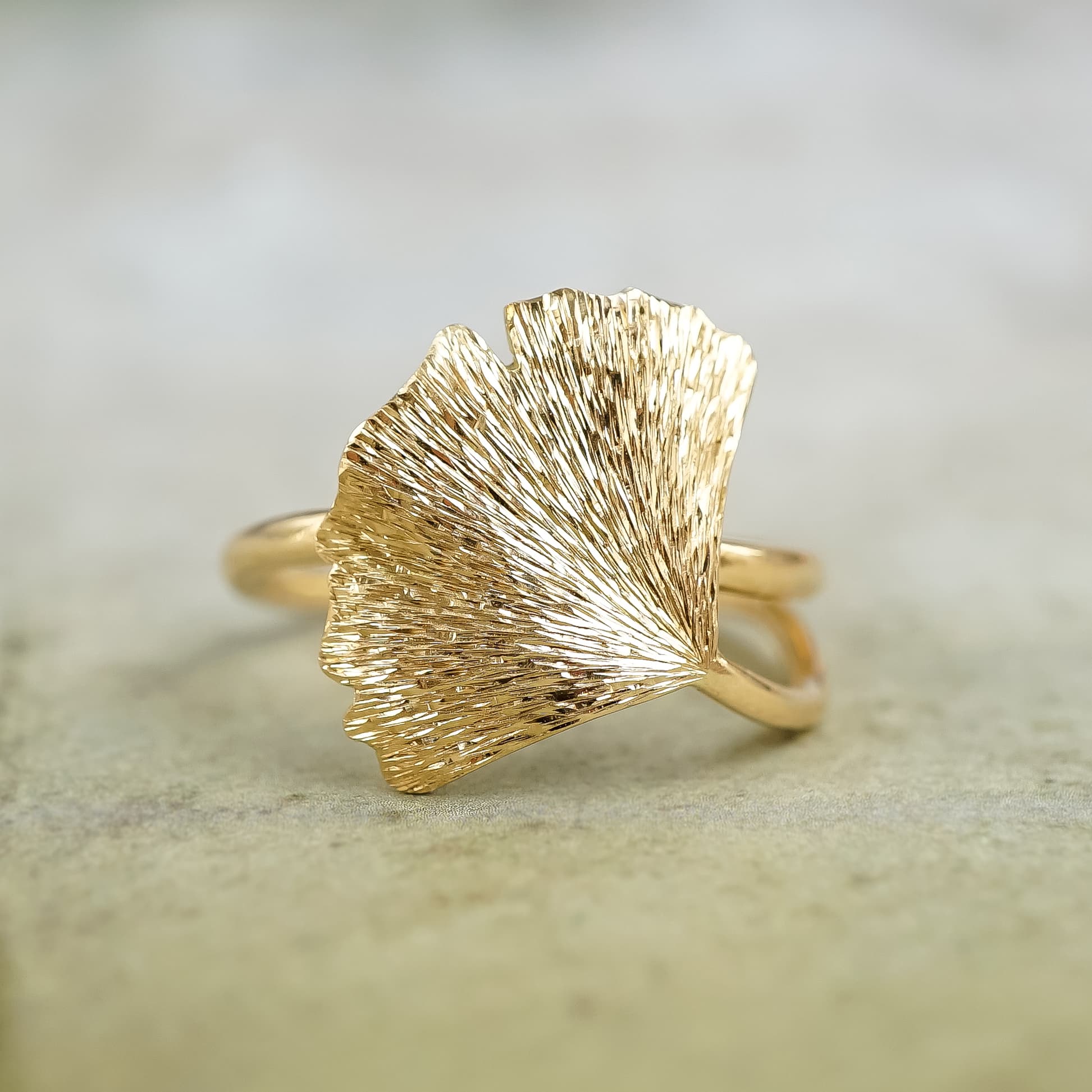Coralie van Caloen Luxury Fine Jewellery Brussels - Ginkgo Ring