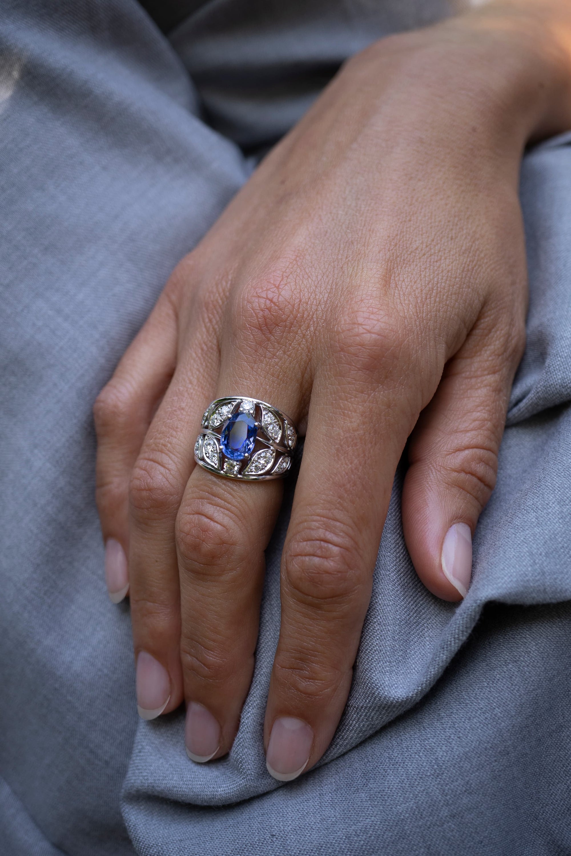 Coralie van Caloen Luxury Fine Jewellery Brussels - botanical, blue sapphire, diamonds