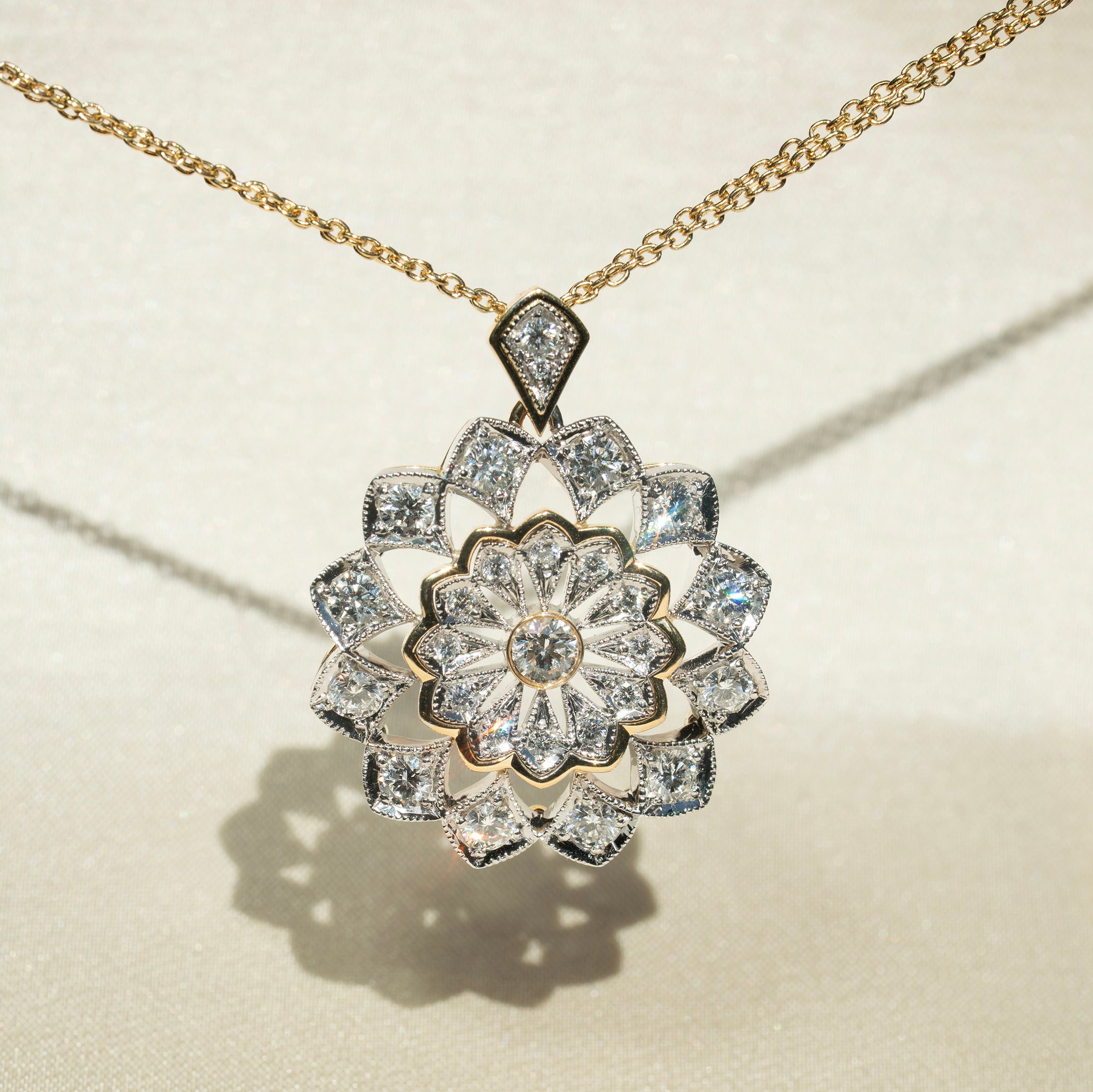 Rosace Pendant, Diamonds