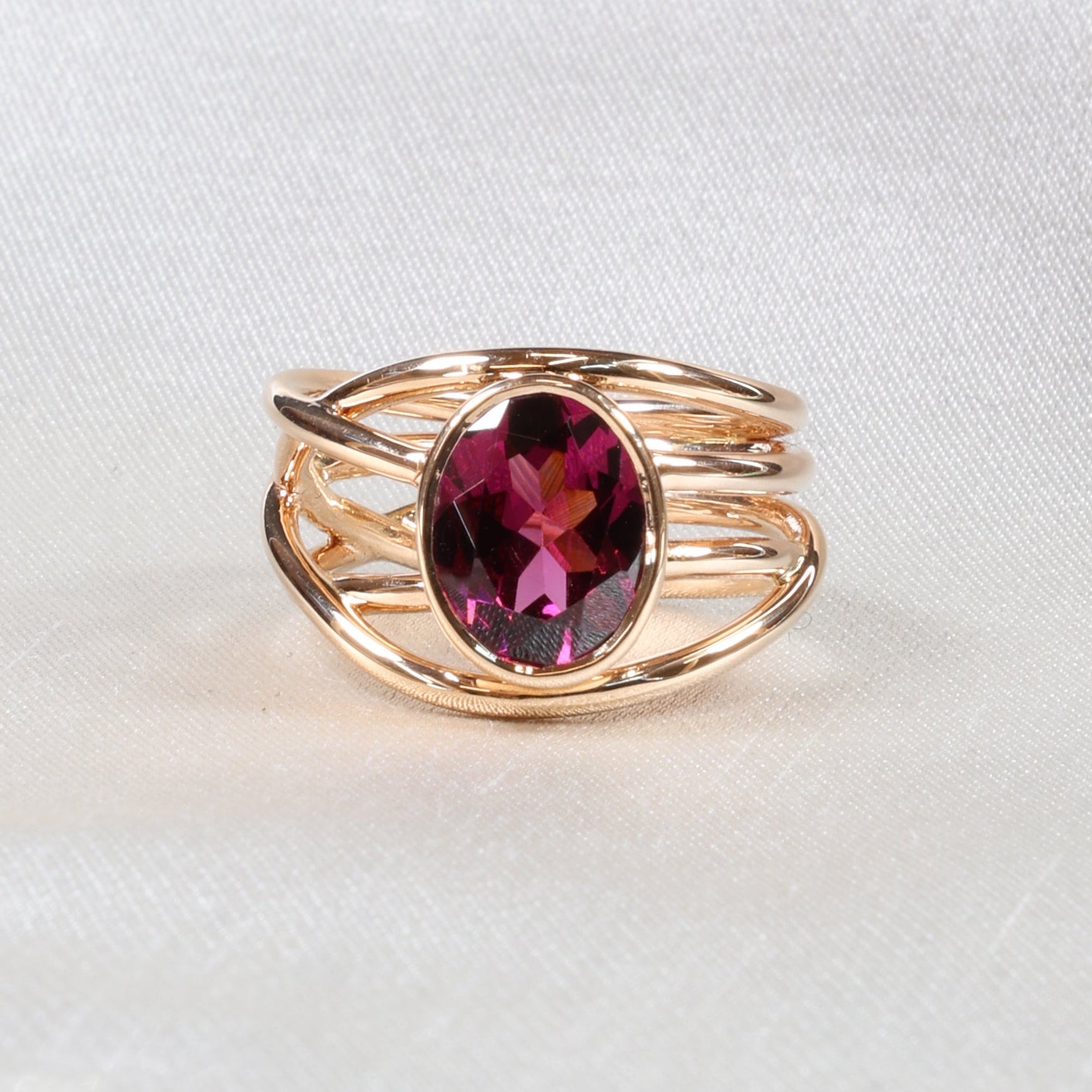 Spring Ring set with a Garnet
