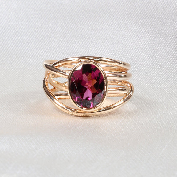 Spring Ring set with a Garnet