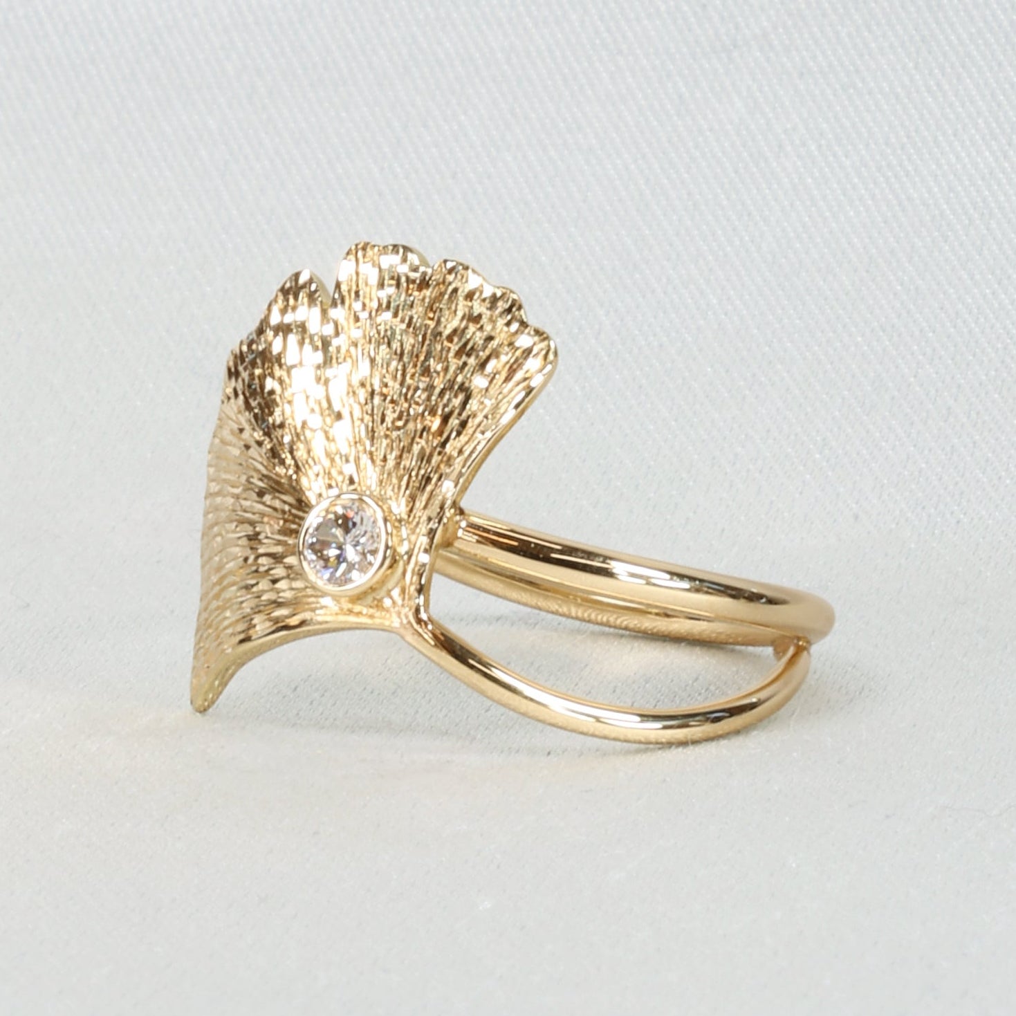 Ginkgo Single Large Leave With Diamond